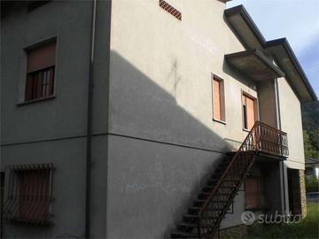 Casa indipendente di 300 m² con più di 5 locali e 