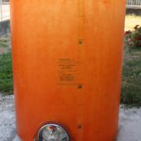 Cisterna in vetroresina per liquidi alimentari