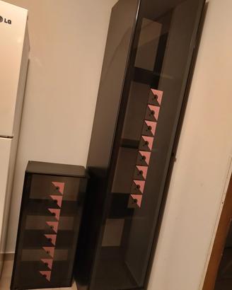 Mobile con le mensole