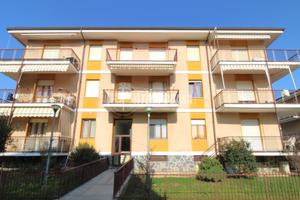 BILOCALE RISTRUTTURATO + BOX AUTO!