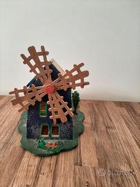 Mulino realizzato con la tecnica del traforo