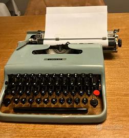 Macchina da scrivere  Lettera 22