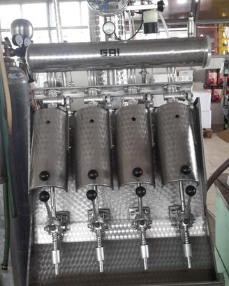 Riempitrice saturatore per bottiglie vino