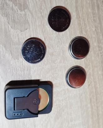 4 Batterie Ricaricabili LIR2450 + Caricatore USB