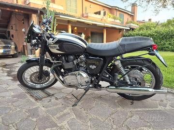 STUPENDA BONNEVILLE T100 ANNIVERSARY