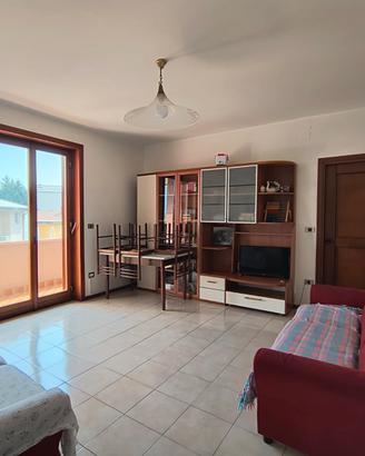 Ampio appartamento con terrazzo