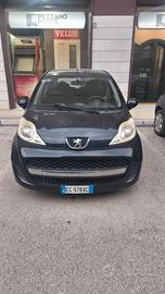 Peugeot 107  versione Sweet Years 1.0 Benz.