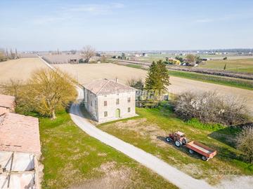 CASA INDIPENDENTE DA RISTRUTTURARE CON GIARDINO