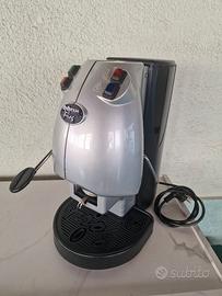 macchina per il caffè con beccuccio a vapore 