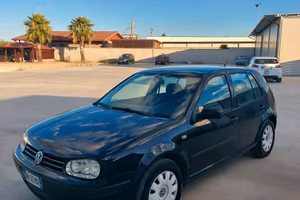 Volkswagen Golf 1.6 cat 5 porte Highline GPL