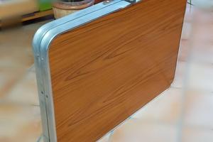 tavolo da campeggio e barbecue