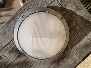 Lampada da esterno a tenuta  IP65