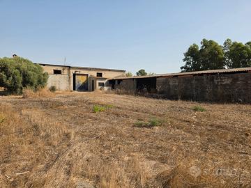 San Sperate. Capannone su lotto di 7260mq