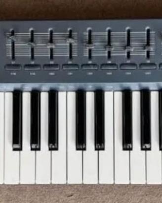 CONTROLLER MIDI M AUDIO OXYGEN 49
40€