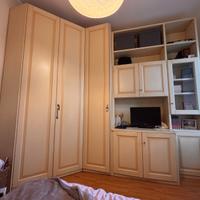 Grande armadio in legno