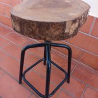 Sgabello con seduta in legno