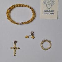 Bracciale, anello, crocetta, orecchini