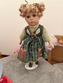 Bambole vecchie di porcellana