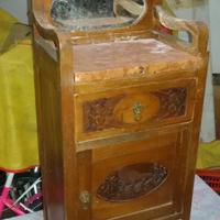 comodino antico da restaurare
