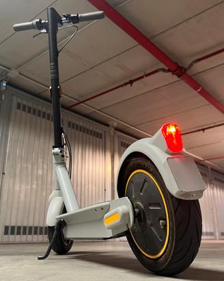 Ninebot Max Monopattino Elettrico