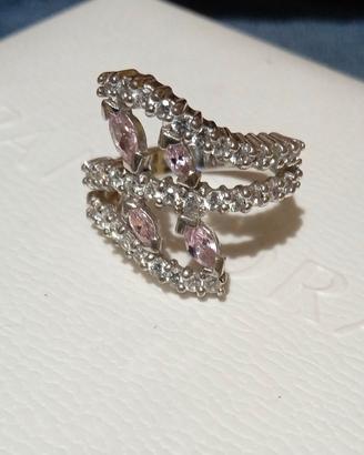 Anello a fascia con pietre