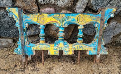 antico frontale di carro agricolo.