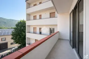 5 LOCALI A PRATO
