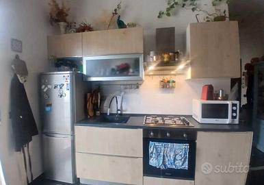 Quarto grazioso appartamento arredato con balcone