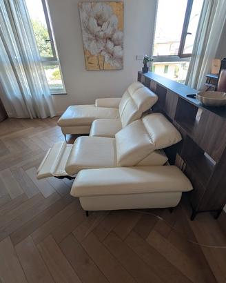 DIVANO 3 POSTI ECOPELLE CON CHAISE LONGUE  