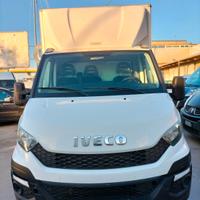 Iveco Daily con sponda caricatrice