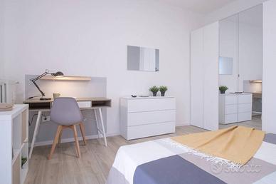 Stanza in appartamento di 130 m² a Brescia