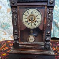 Antico orologio da parete