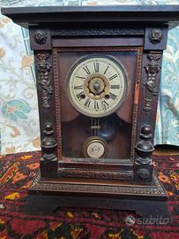 Antico orologio da parete