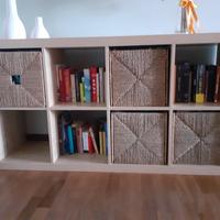 libreria completa di contenitori