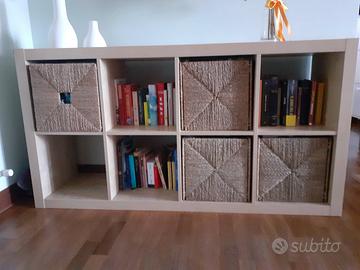 libreria completa di contenitori