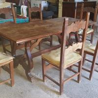 Tavolo modello Fratina con sedie in Noce