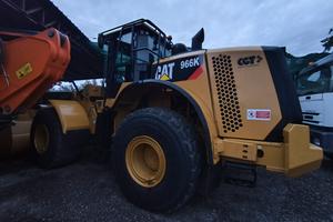 Pala gommata Caterpillar 966K