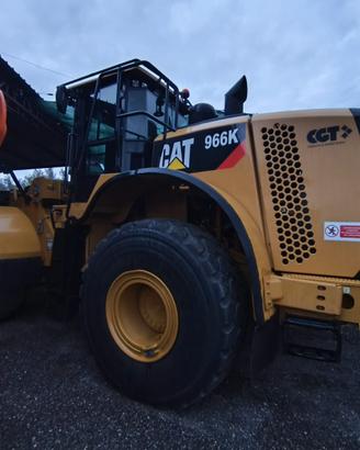 Pala gommata Caterpillar 966K