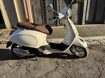 VESPA 50 PRIMAVERA 4T 3V SPECIAL EDITION