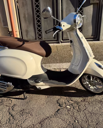 VESPA 50 PRIMAVERA 4T 3V SPECIAL EDITION