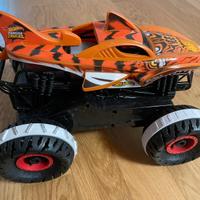 Hot Wheels Monster Trucks Tiger Shark machina RC