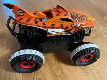 Hot Wheels Monster Trucks Tiger Shark machina RC