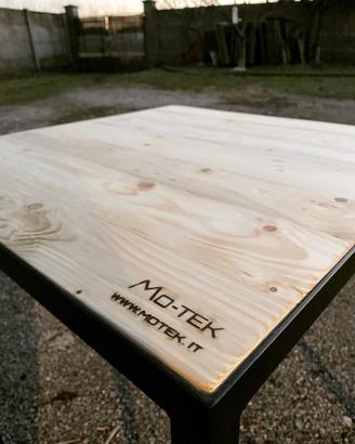Tavoli 70x70x75h stile industriale legno e ferro