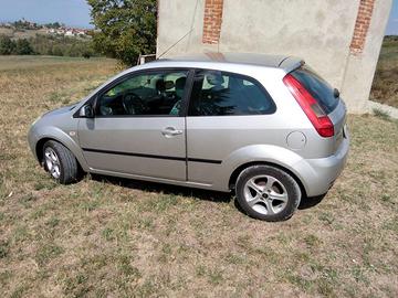 Ford Fiesta 1.2 Ghia a benzina e GPL