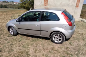 Ford Fiesta 1.2 Ghia a benzina e GPL