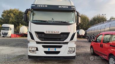 camion Iveco con cisterna 