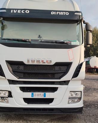 camion Iveco con cisterna 