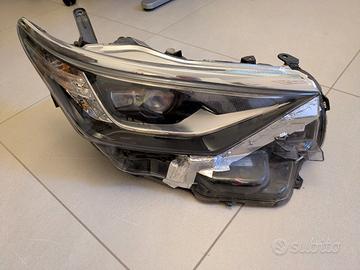 Fanale sinistro Toyota Auris