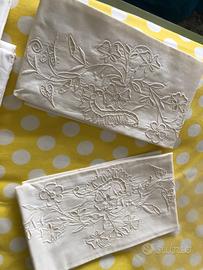 Federe ricamate a intaglio