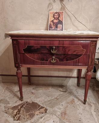 Comodini applique e lampadario